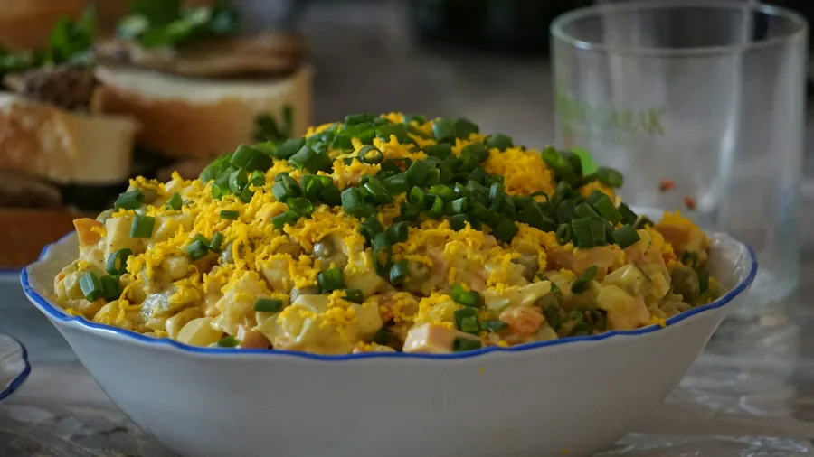 A bowl of fried rice with egg and peas