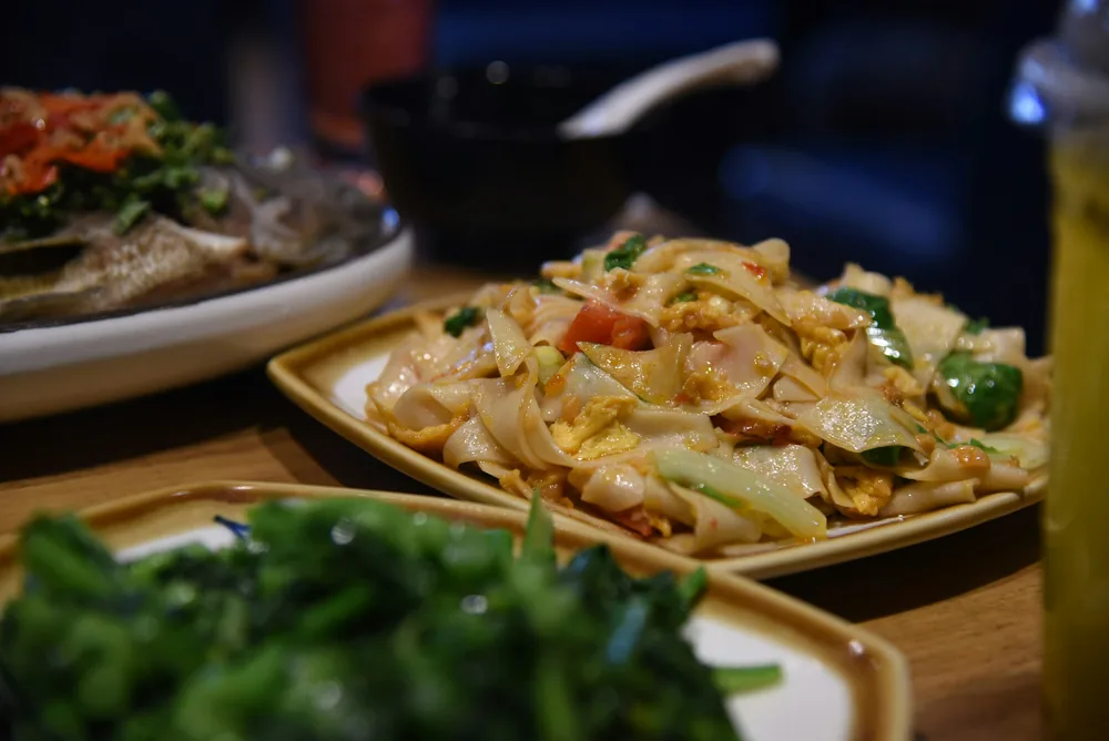 Several Chinese dishes served together as a combination