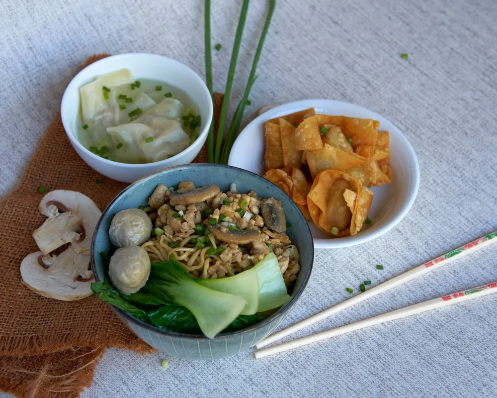 A straightforward noodle bowl with vegetables