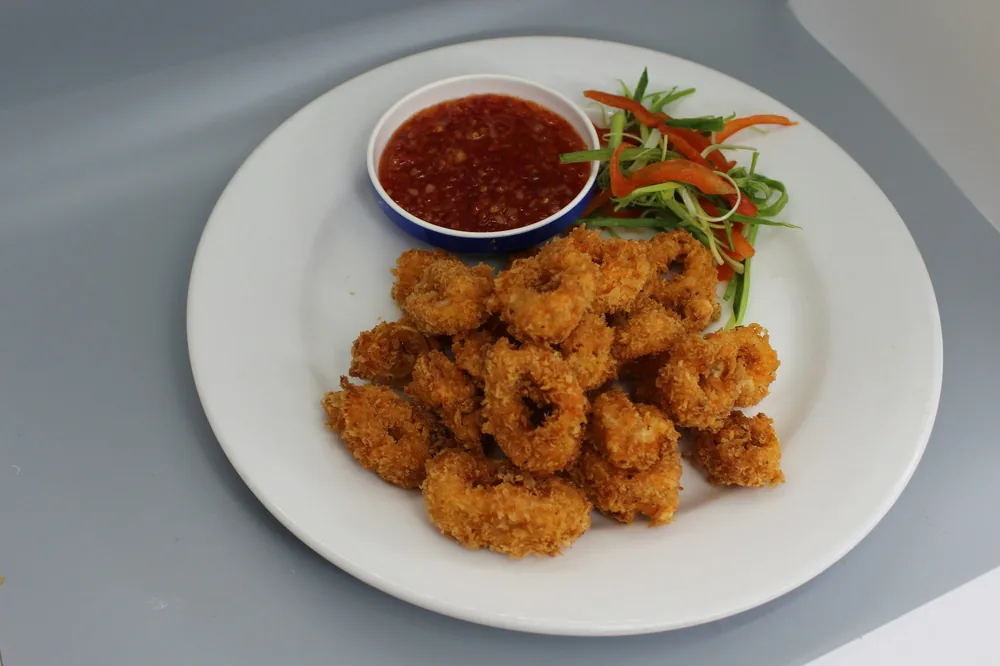 Crisp fried shrimp seasoned with salt and pepper
