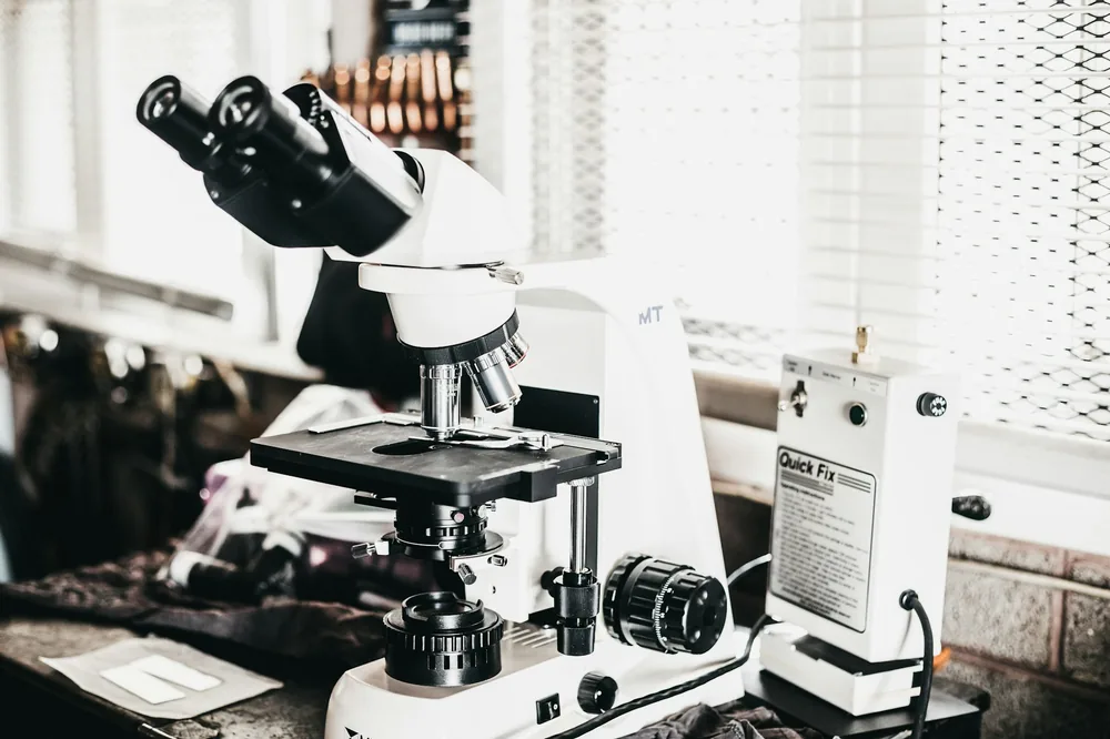 Laboratory research equipment