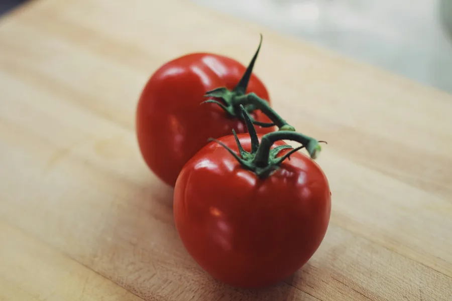 Ripe tomatoes, one of the foods naturally high in glutamate