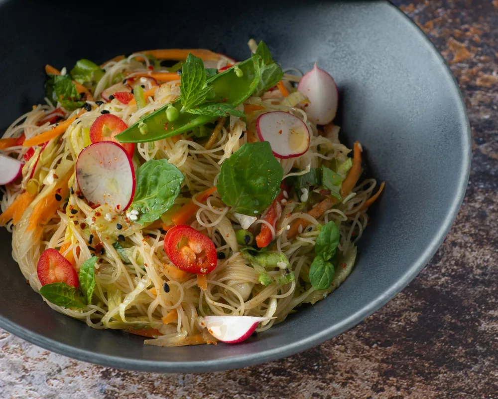 Noodles stir fried with mixed vegetables