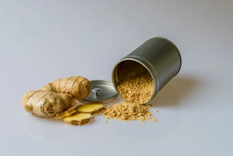 Fresh ginger root and ground ginger