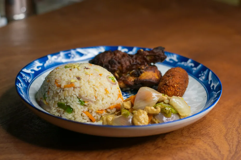 Chinese dinner combination plate