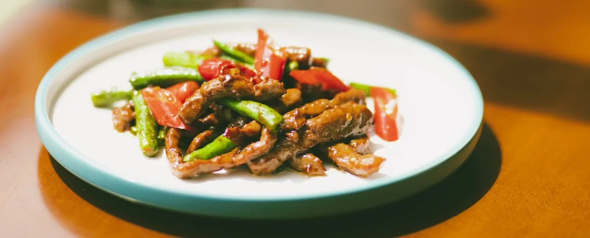 Crispy beef strips with peppers and scallions